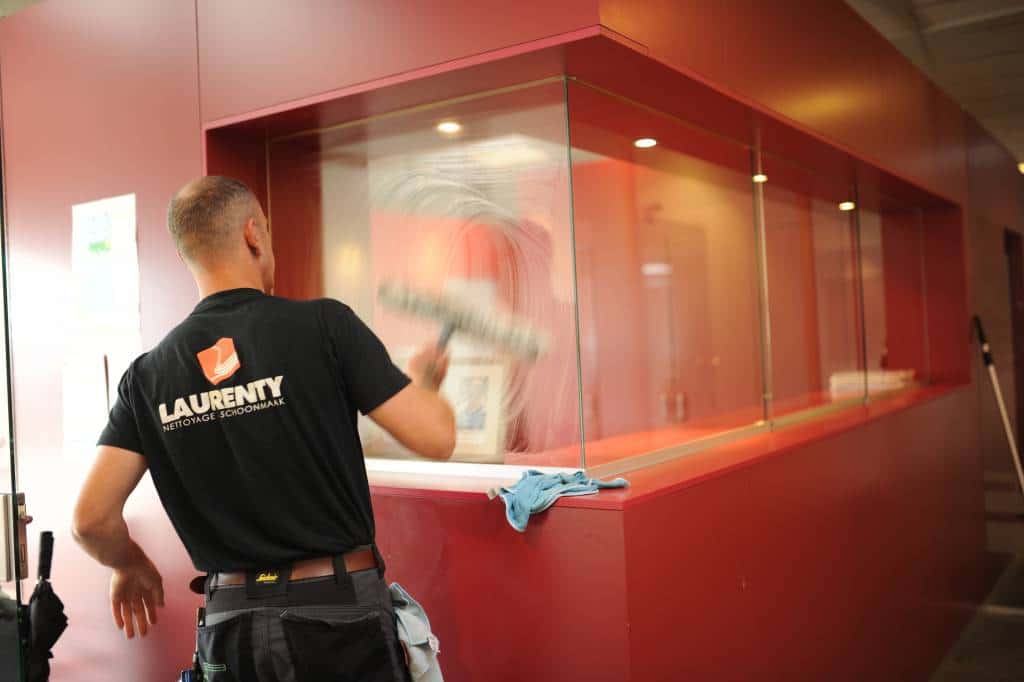 Nettoyage de vitres dans des bureaux en Belgique (Bruxelles, Liège, ...)